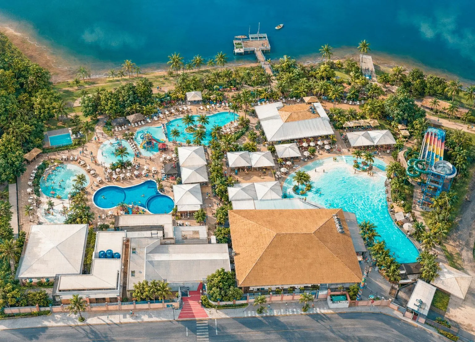 Vista aérea do Náutico Praia Clube com as atrações numeradas